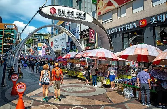 3 Minutes From Gwangalli Sensual Beam Projector 2q Beds Sea&stay