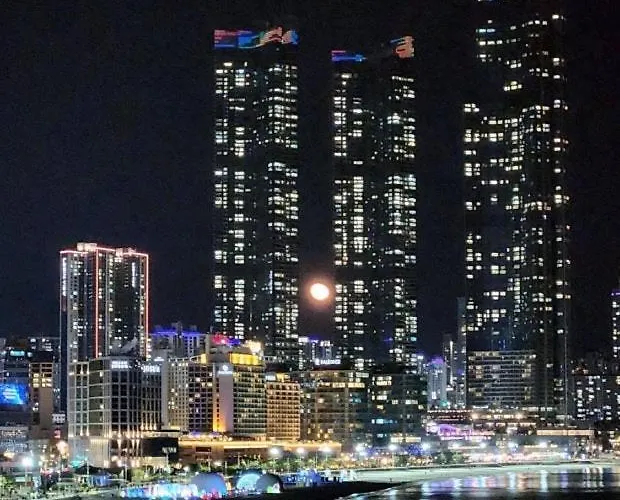 3 Minutes From Gwangalli Sensual Beam Projector 2q Beds Sea&stay *
